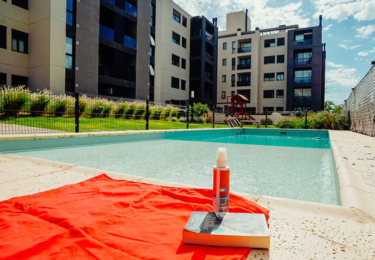Quatro housing