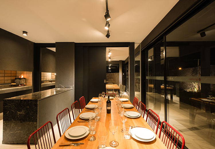 Quatro housing
