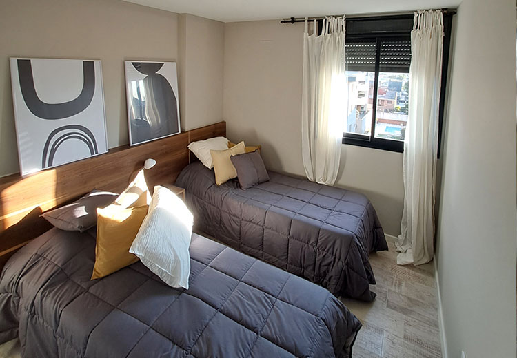 Quatro housing